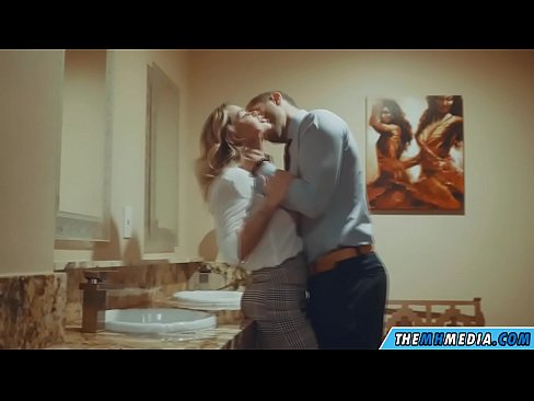 ❤️ Þegar busty ljóska tælir þig á almenningssalerni ️ Klám á is.hentaisea-com.ru ﹏